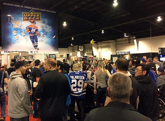 2017-upper-deck-sport-card-memorbabilia-toronto-nhl-hockey-cards-booth-busy-3