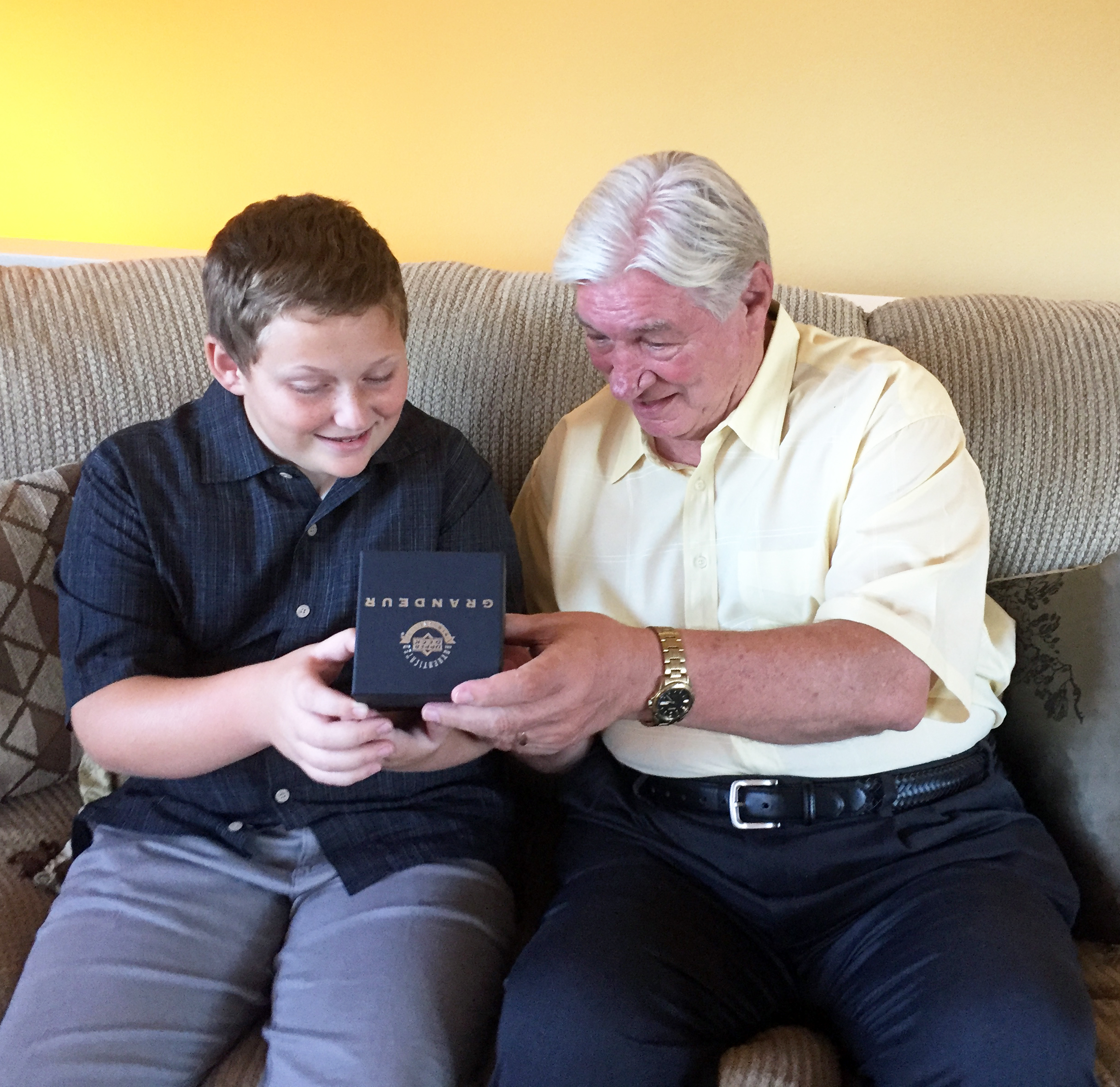 upper-deck-grandeur-hockey-coins-nhlpa-numismatic-gift-present-christmas-hanukkah-gelt-grandfather-grandson-18